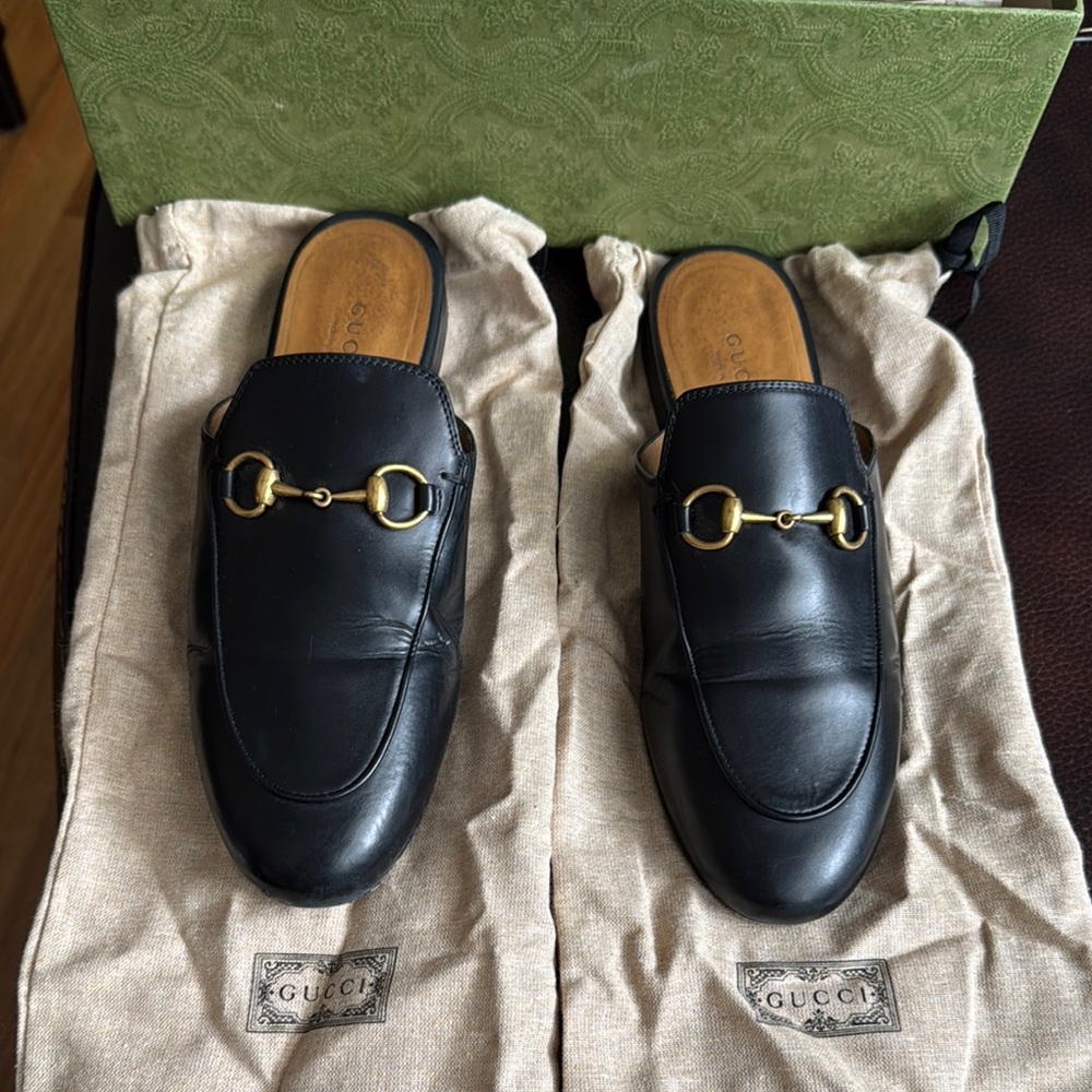 Gucci Black Leather Flats with Gold Horsebit